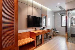 Quarto triplo luxo (DELUXE TRIPLE) | Roupas de cama premium, frigobar, cofres nos quartos, escrivaninha