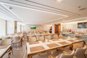 Free daily buffet breakfast