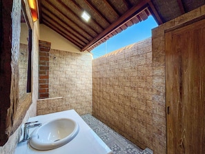 Room, Balcony, Garden View | Bathroom