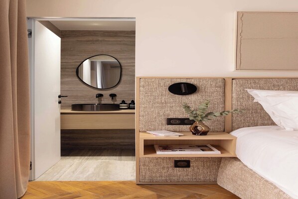 Desk, iron/ironing board, free WiFi, bed sheets - Luxurious studio -Panthéon/Jardin de Luxembourg (Paris)