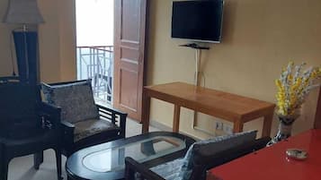 Deluxe-Zimmer, Balkon, Bergblick | Wohnbereich