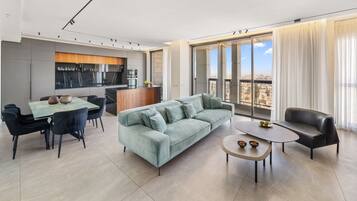 Een televisie en een kantoor