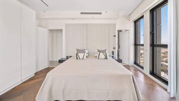 3 bedrooms, iron/ironing board, travel cot, WiFi