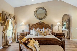 5 Schlafzimmer, Zimmersafe, Schreibtisch, Bügeleisen/Bügelbrett