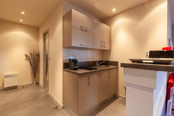 Casa | Cozinha privada | Geladeira, micro-ondas, cooktop, cafeteira/chaleira