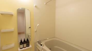 Superior Apartment | Bathroom | Combined shower/tub, free toiletries, hair dryer, towels