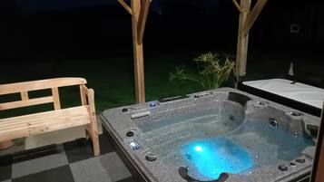 Outdoor spabad