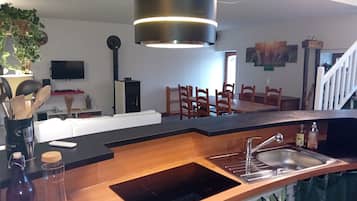 Micro-ondes, four, plaque de cuisson
