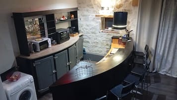 Micro-ondes, four, plaque de cuisson