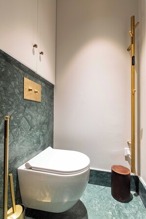 Departamento | Baño | Secadora de cabello, toallas, shampoo 