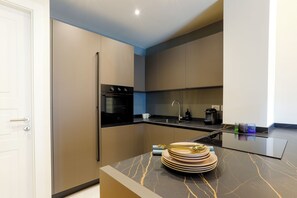 Oven, stovetop, dishwasher