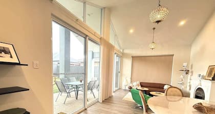 12 Beautiful Brabham Big Backyard 4BR & Parking