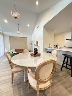 Dining - 12 Beautiful Brabham Big Backyard 4BR & Parking (Brabham)