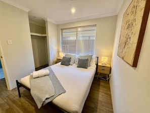 4 bedrooms, iron/ironing board, free WiFi, bed sheets