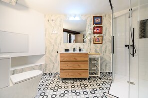 Douche, sèche-cheveux