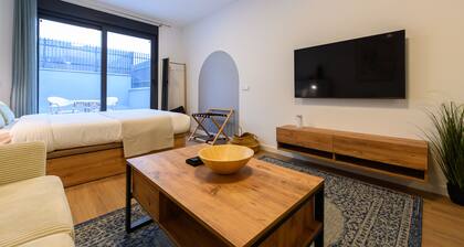Modern studio apartment with private terrace and excellent communal areas