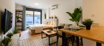 Estudio con terraza privada y piscina -gimnasio- coworking en Madrid.Temporal