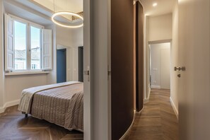 Appartamento Deluxe "vista fiume" | In-room safe, blackout drapes, soundproofing, iron/ironing board