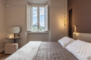 Appartamento Deluxe "vista fiume" | Safe på rommet, blendingsgardiner, lydisolert og strykejern/-brett