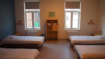 15 bedrooms, internet, bed sheets