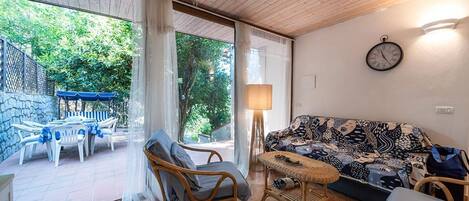 平面電視、壁爐