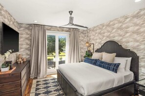 4 bedrooms, desk, iron/ironing board, WiFi