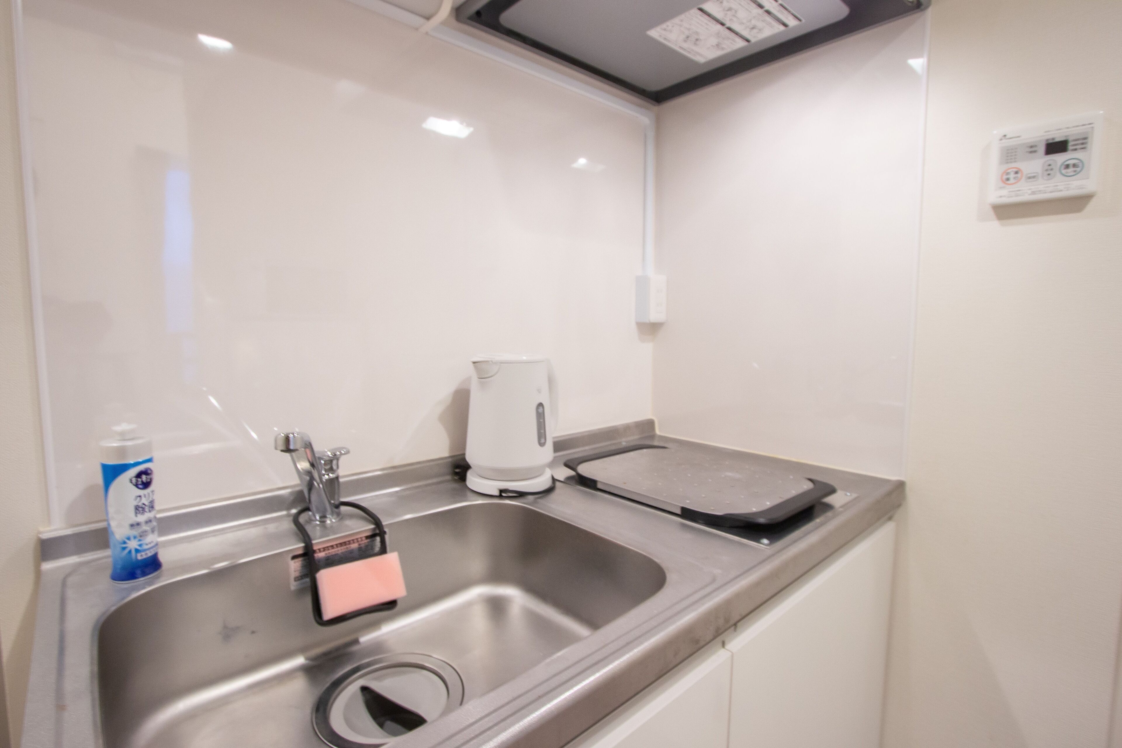 สแตนดาร์ดอพาร์ทเมนท์ | ครัวส่วนตัว | ตู้เย็น, ไมโครเวฟ, เครื่องครัว/จาน/ช้อนส้อม