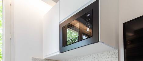 Appartement | Cuisine privée | Réfrigérateur, four à micro-ondes, surface de cuisson, cafetiÚre-théiÚre