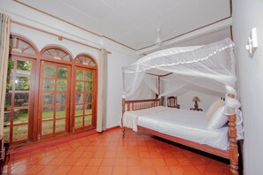 3 bedrooms, iron/ironing board, Internet, bed sheets