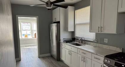 Cozy home,First floor, 5 min from midway airport
