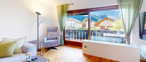 Fernseher, Bücher, Stereoanlage