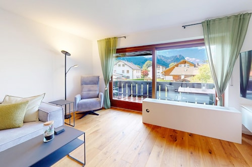 Münchner5 – Stilvolle Ferienwohnung mit Balkon und Bergblick in Garmisch