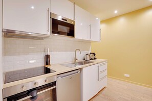 Apartment | Private kitchen | Fridge, microwave, oven, stovetop