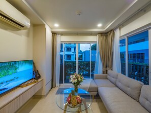 45-inch Smart TV with digital channels - The Terraza Condotel (Koh Samui)