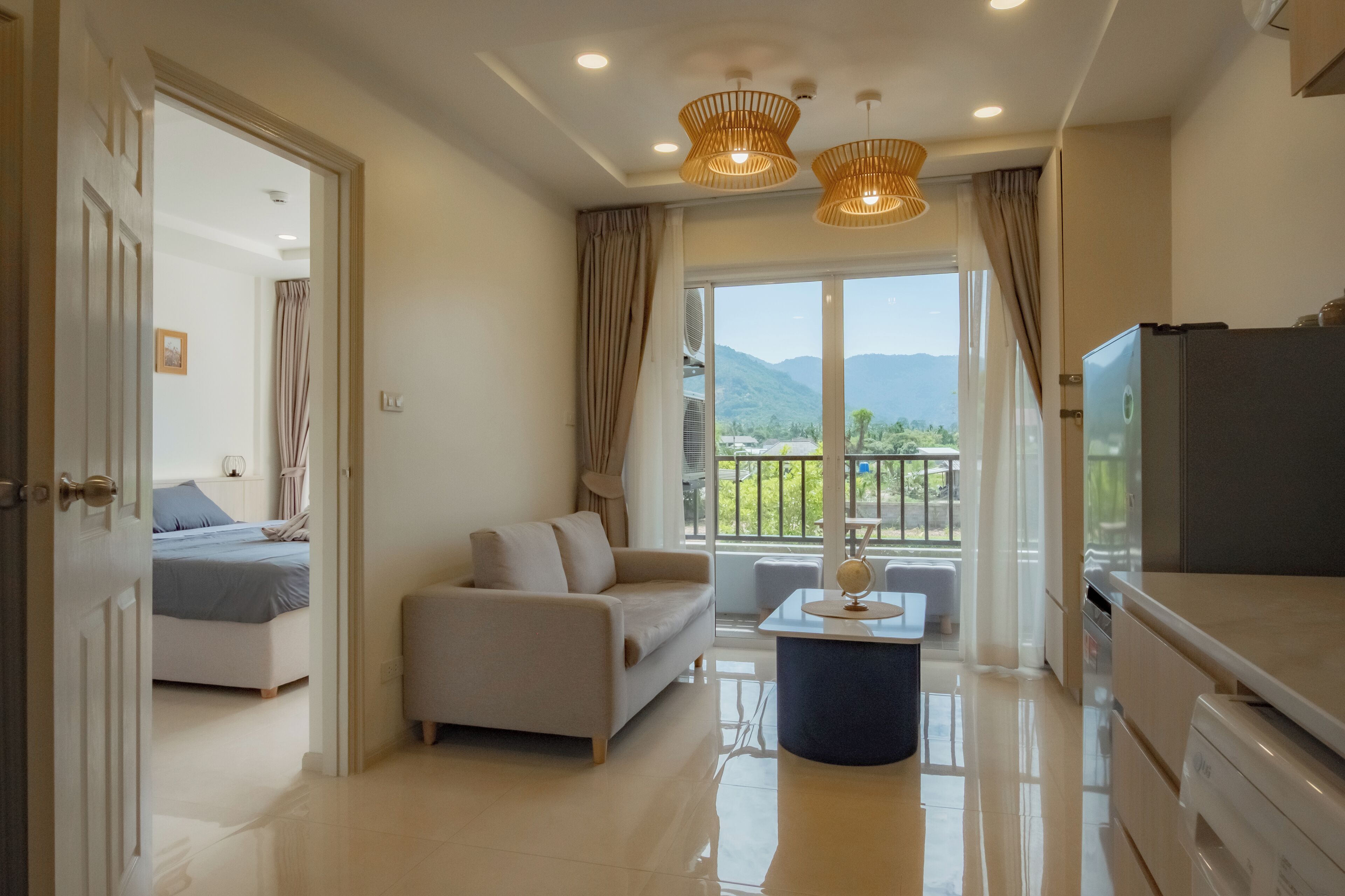 Deluxe-Apartment, 1 King-Bett | Wohnbereich | 45-Zoll-Smart-TV mit Digitalempfang