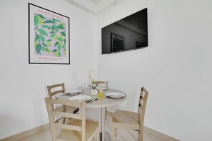Apartment | Dining