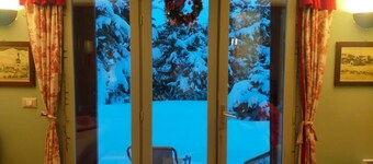 Apartment in chalet with private garden a stone's throw from the ski slopes