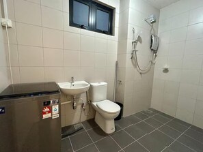 Basic Apartment, City View | Bathroom | Hair dryer, towels, soap, shampoo - Ramada Medini (Iskandar Puteri)
