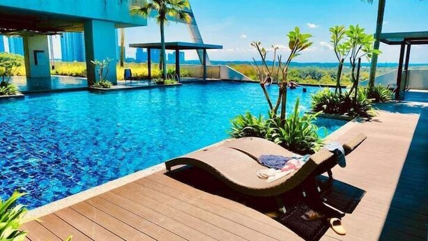 15 outdoor pools