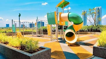 Zona de juegos infantil al aire libre
