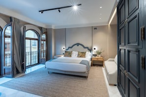 Junior Suite, Balcony, City View | Egyptian cotton sheets, premium bedding, down duvets, memory-foam beds - De Domínguez Hotel Boutique (Seville)