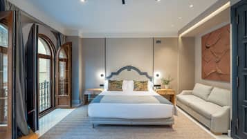 Suite Junior, balcone, vista città | Biancheria in cotone egiziano, biancheria da letto di alta qualità