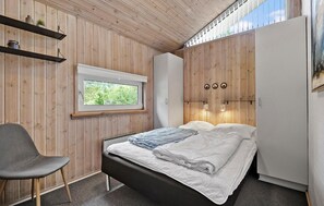 3 bedrooms, travel crib, free WiFi