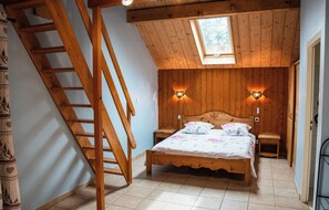 10 quartos, ferros/tábuas de passar roupa, Wi-Fi, roupa de cama