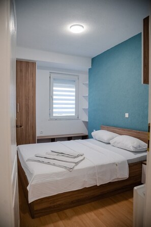 Tabla de planchar con plancha, Internet, ropa de cama