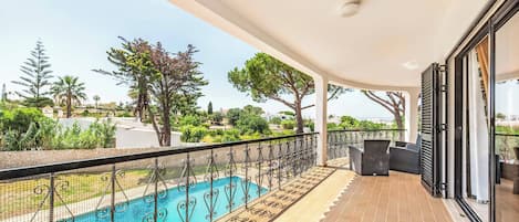 Villa (5 Bedrooms) | Exterior