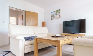 Fernseher, DVD-Player, Stereoanlage