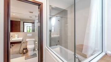 Apartment, Balcony | Bathroom