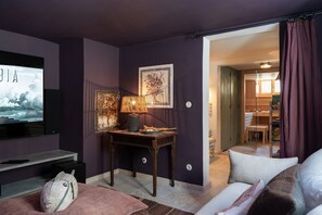 3 bedrooms, bed sheets