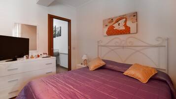 1 bedroom, travel crib, free WiFi